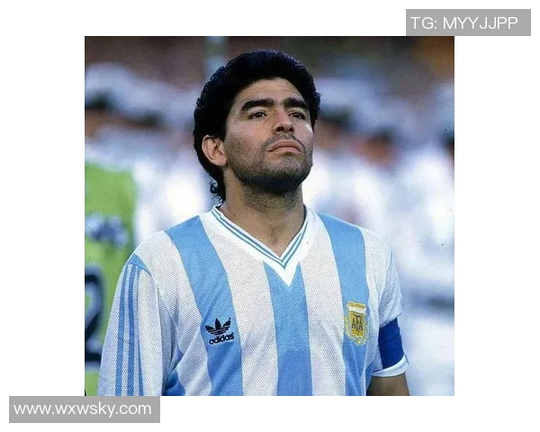 足球历史十大球星排行榜解析:谁是足坛真正的巨星之巅 足球历史十大球星排行榜解析:谁是足坛真正的巨星之巅